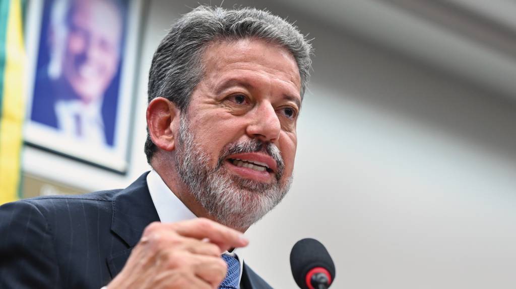 Senado aponta déficit bilionário em proposta de Lira sobre redução do IR