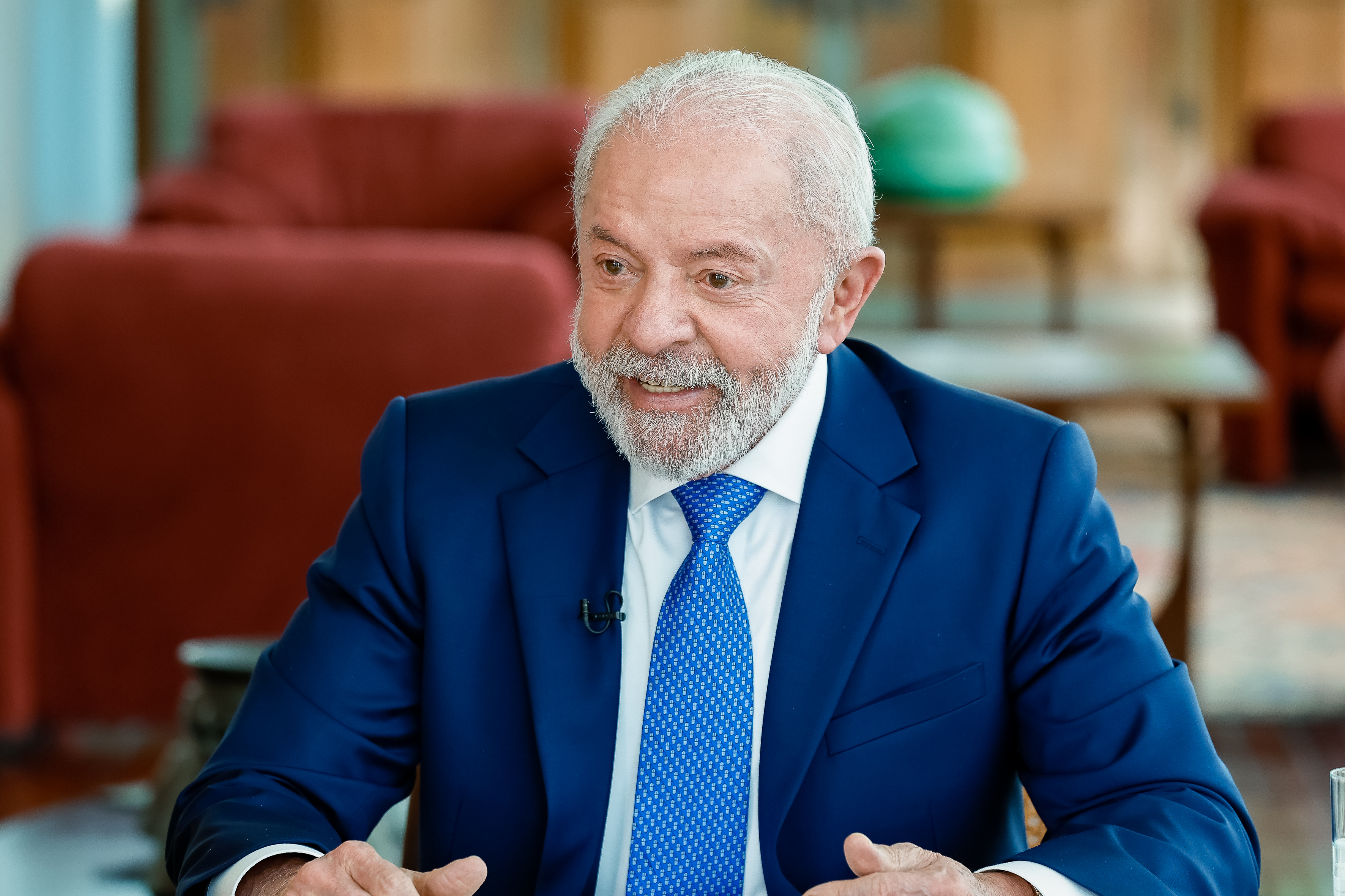 Prestes a escolher novo ministro do STF, Lula almoça com aliados da base