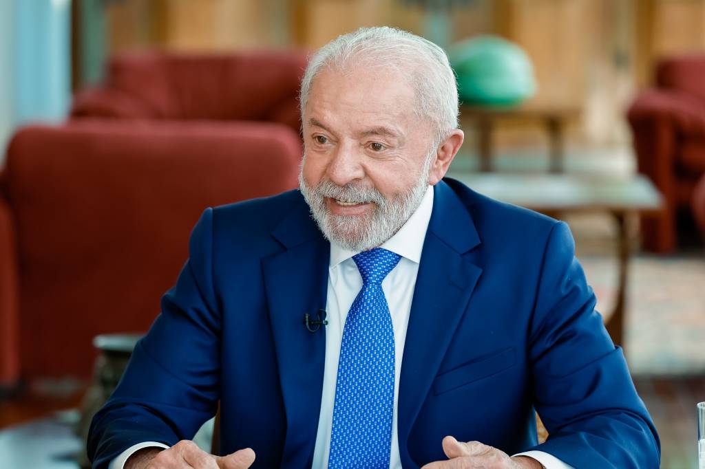 Prestes a escolher novo ministro do STF, Lula almoça com aliados da base