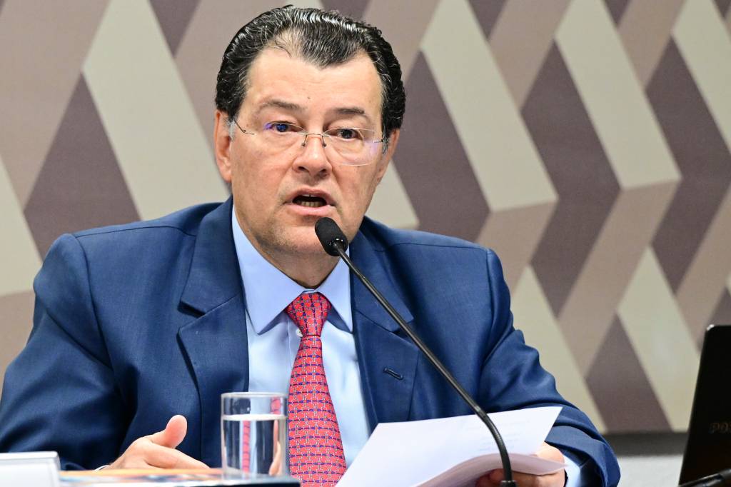 Líder do MDB apoia federação com Republicanos contra ‘isolamento’ político