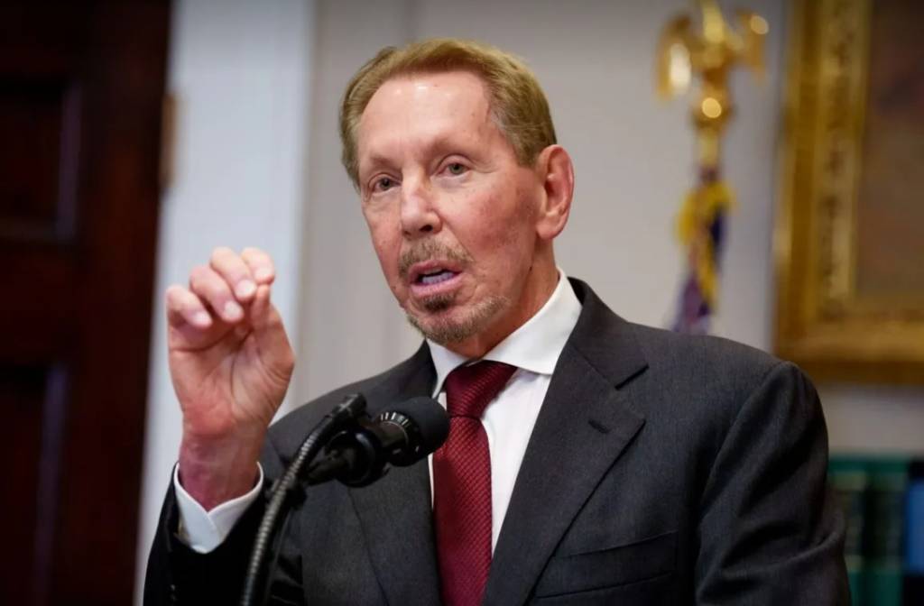 Quem acaba de tirar de Elon Musk o posto de homem mais rico do mundo