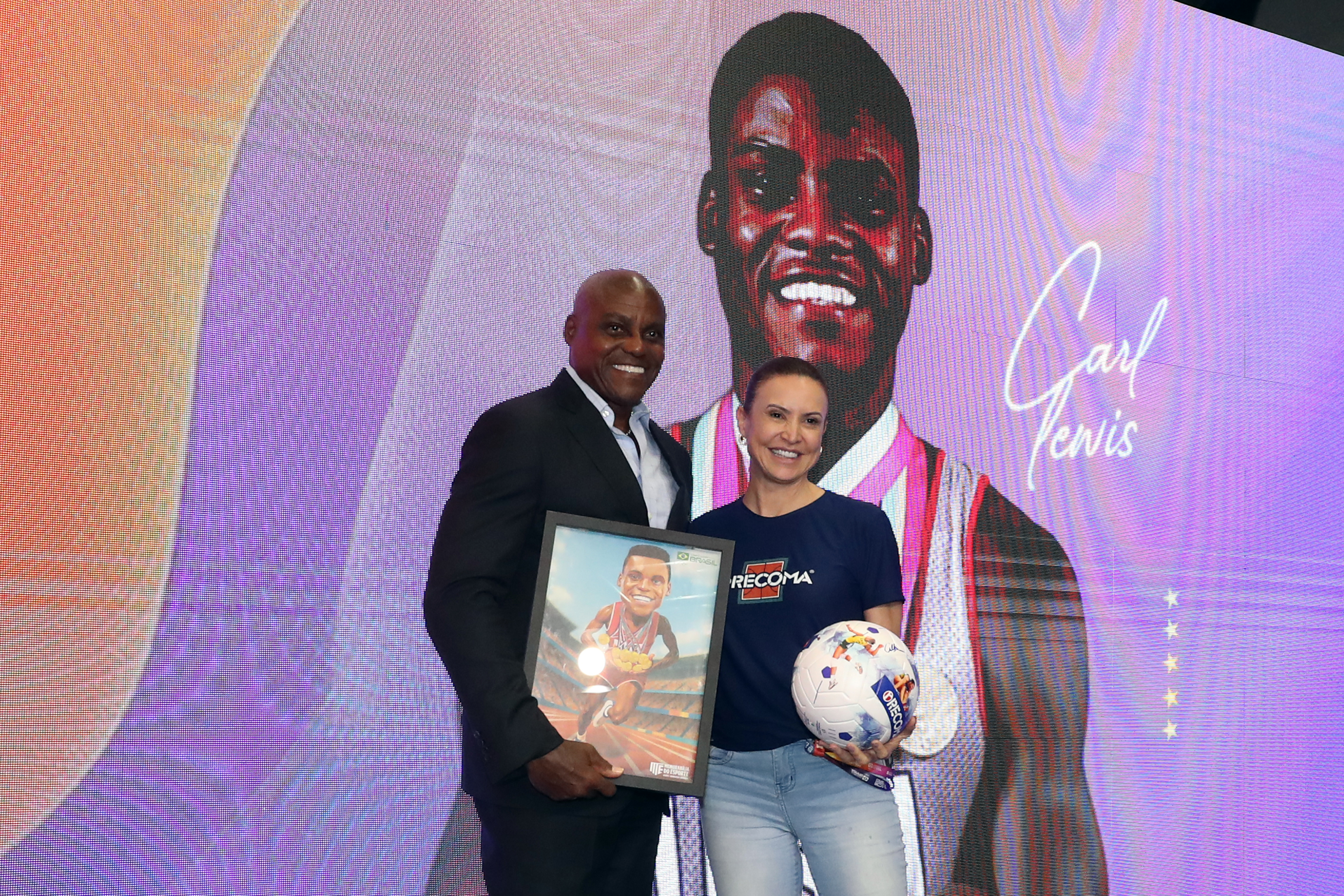 Lendas do atletismo: o presente de Maurren Maggi dado a Carl Lewis