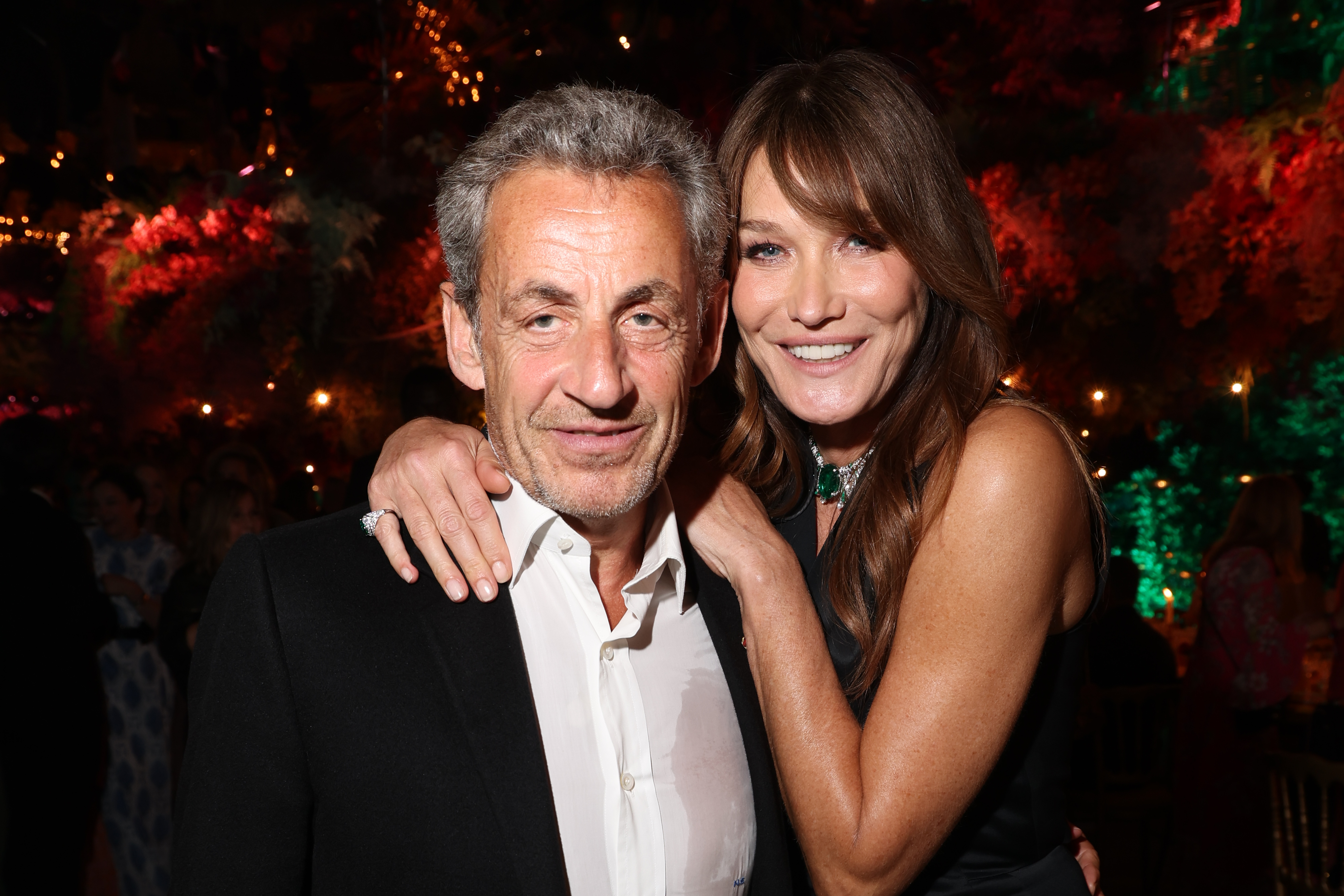 Carla Bruni se pronuncia sobre prisão do marido Nicolas Sarkozy