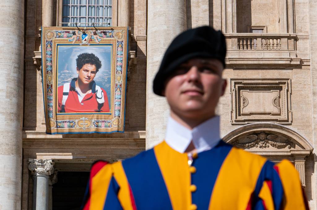 Papa Leão XIV canoniza ‘santo millennial’ Carlo Acutis no Vaticano