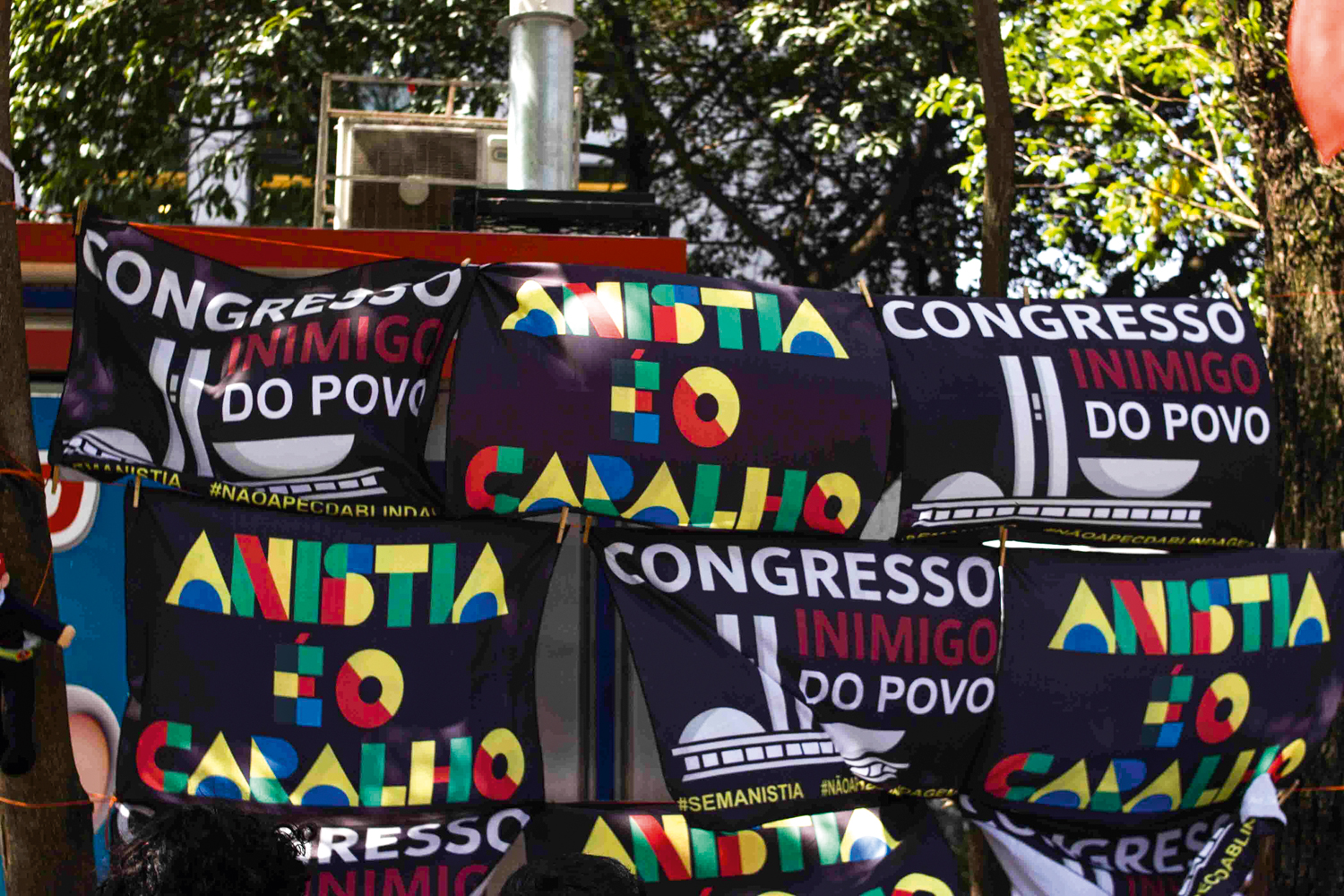 REA&Ccedil;&Atilde;O -&ensp;Manifesta&ccedil;&atilde;o: projetos pol&ecirc;micos motivaram atos pelo pa&iacute;s