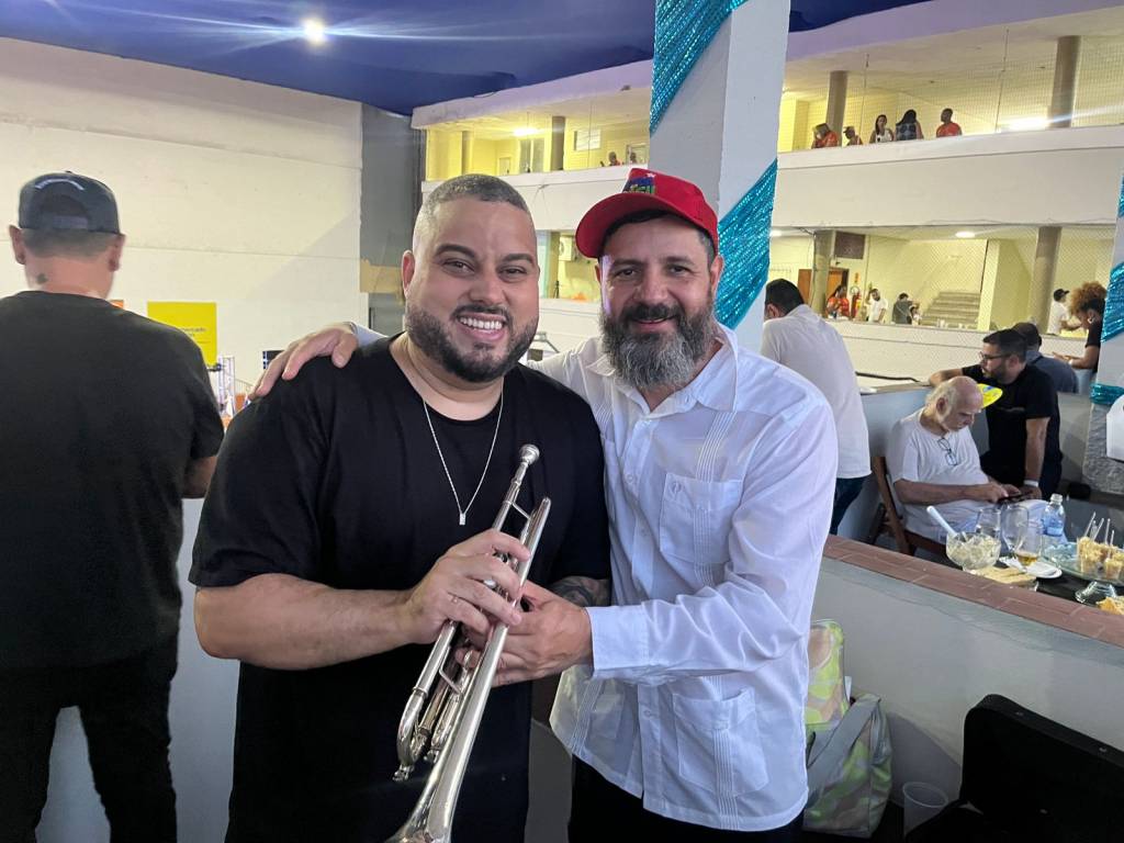 Lançamento de samba-enredo sobre Lula vira ato político em Niterói