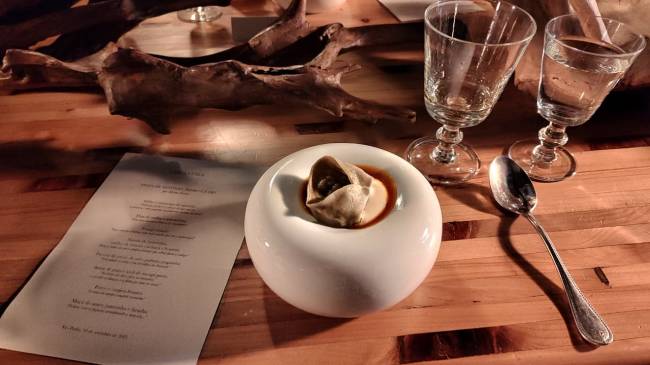 Frango aparece como recheio de massa fresca e faz homenagem às prendas de quermesses do interior