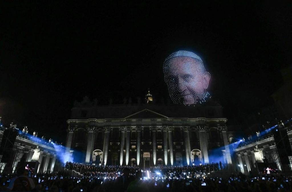 O show de drones do Vaticano como homenagem ao papa Francisco