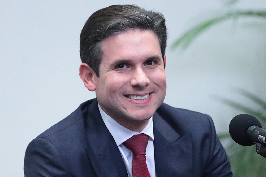 ‘Moraes agradece’: A piada após Hugo Motta virar alvo de manifestações