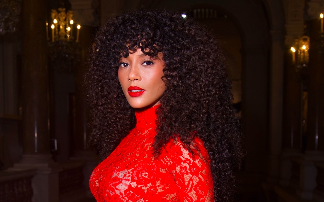 Taís Araujo revela mudança radical no cabelo durante desfile em Paris