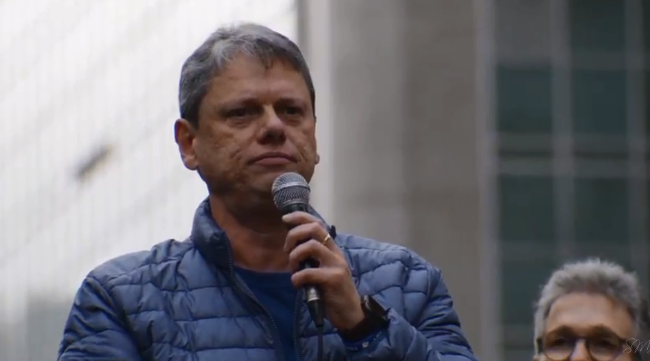 Às vésperas do fim do julgamento, Tarcísio radicaliza e Michelle chora