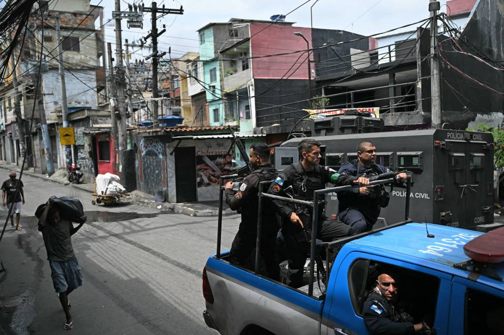 Lula assina PL antifacção e população aprova operação da polícia no Rio