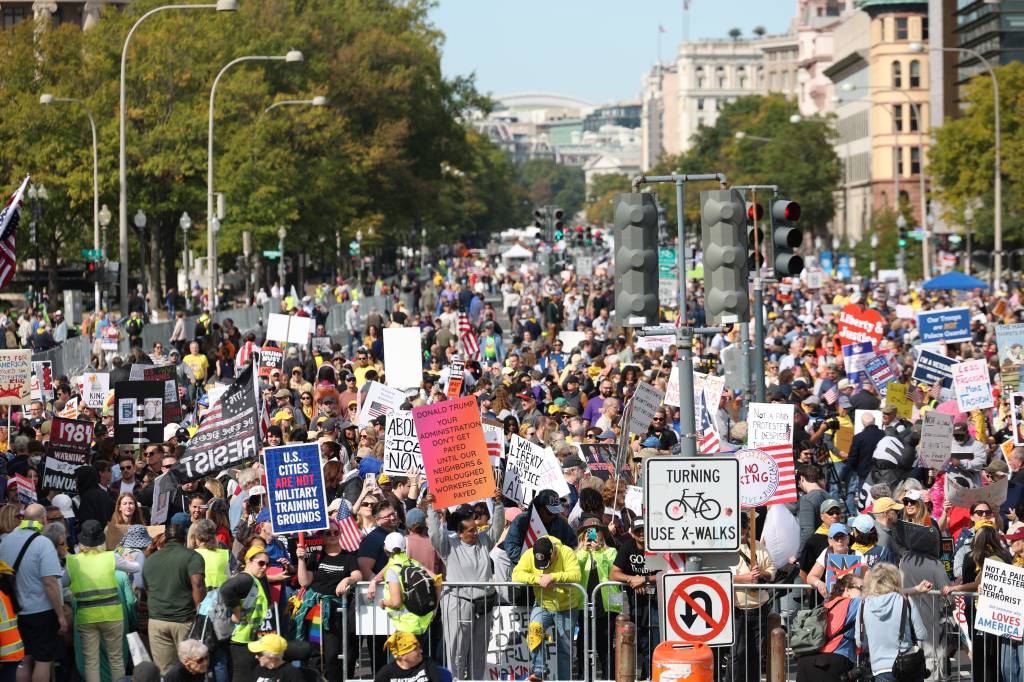 Protestos nos EUA: o risco de monitoramento facial e rastreio de celulares de manifestantes, segundo entidades