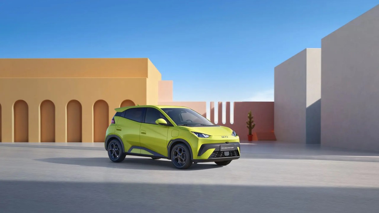 BYD Dolphin Mini é apontado como uma das grandes invenções de 2025 ao lado do BMW iX3