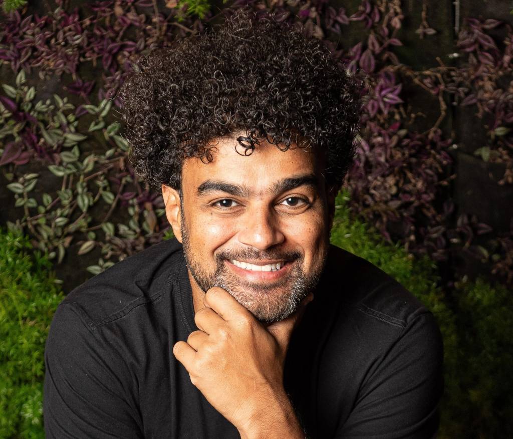 Professor da UFRJ transforma cozinha em espaço de representatividade