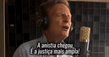 O deputado Marcelo Crivella (Republicanos-RJ) canta música gospel em defesa da anistia.