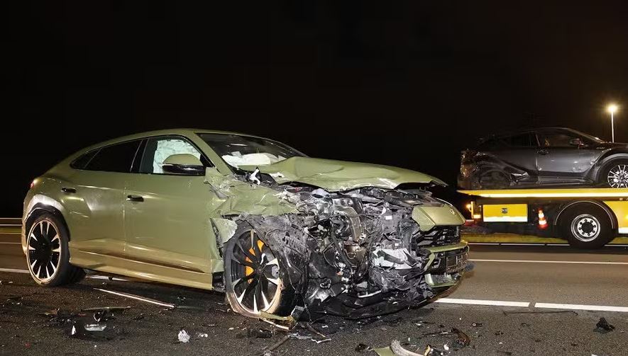 Ex-jogador da Juventus destrói Lamborghini de mais de R$ 1,8 milhão