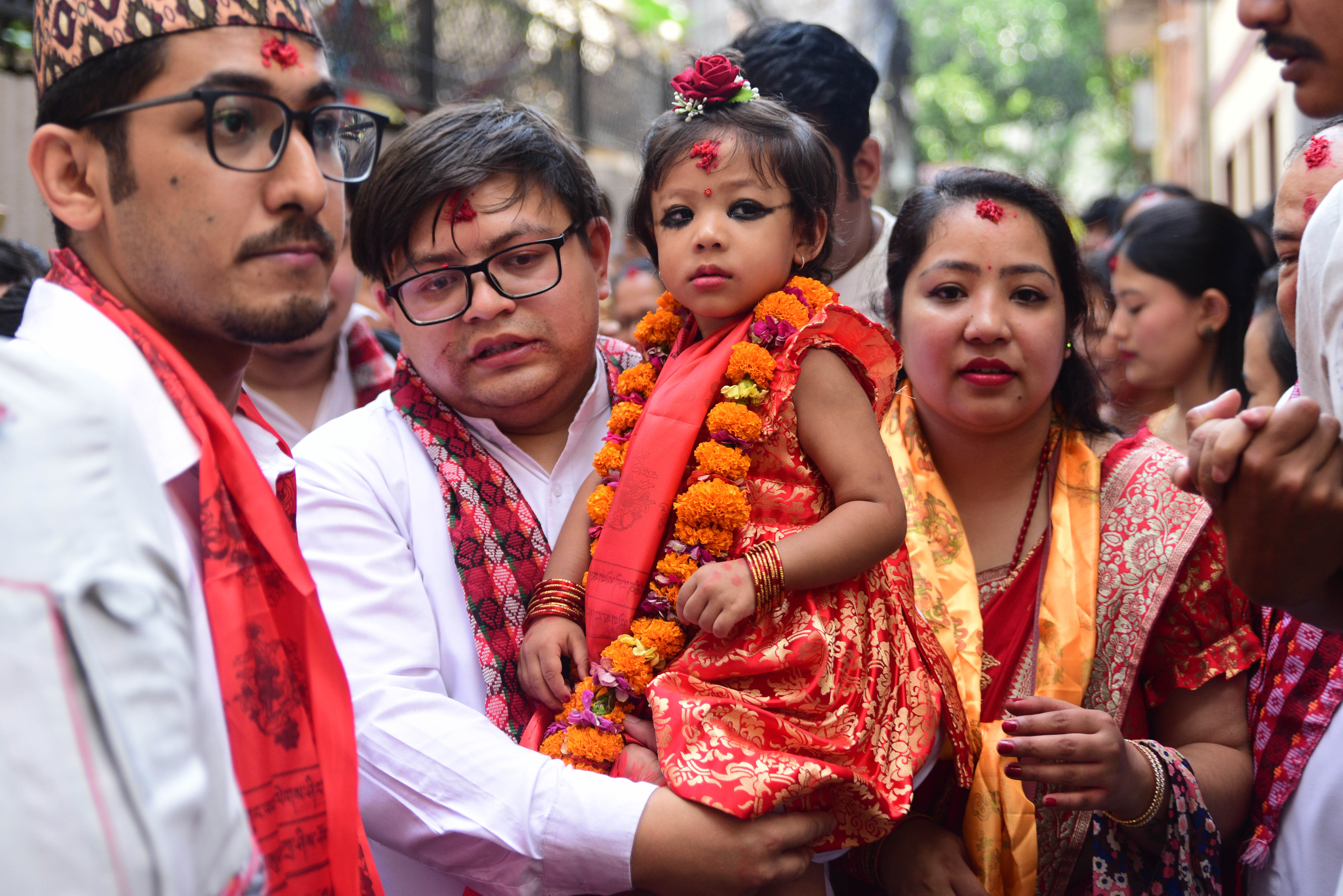 Criança de 2 anos é aclamada como nova ‘deusa viva’ do Nepal