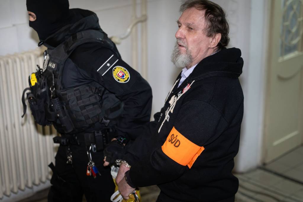 Homem que atirou contra premiê da Eslováquia é condenado a 21 anos de prisão por terrorismo