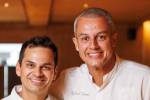 Os chefs Felipe Silva (à esq.) e Rafa Gomes: a dupla ficou responsável pelo jantar a quatro mãos no Mahré Hotel