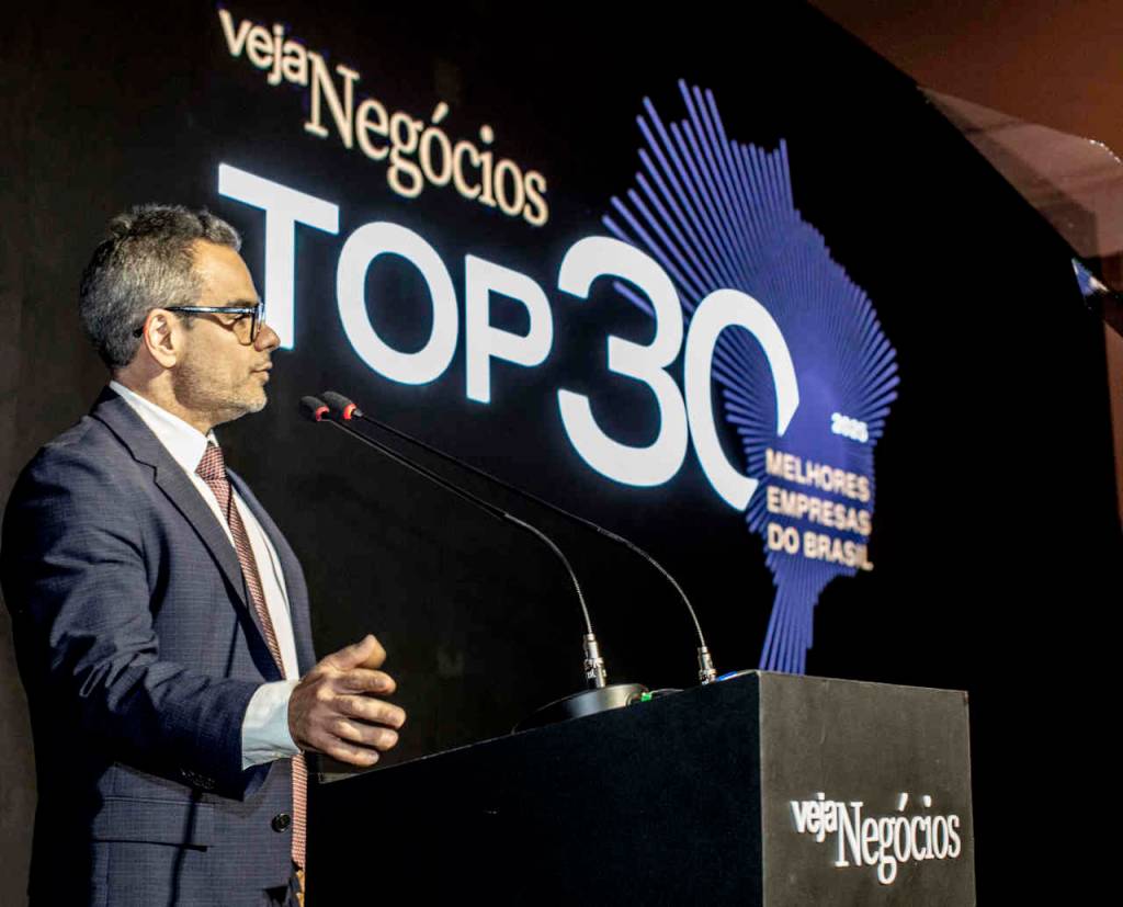 ‘Estado deve regular a economia, não sufocá-la’, diz CEO da Abril no Prêmio TOP30