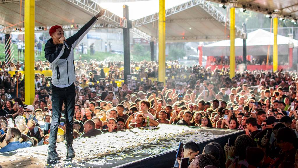 Oruam usa a fama para abrir uma trilha perigosa de glorificação da violência