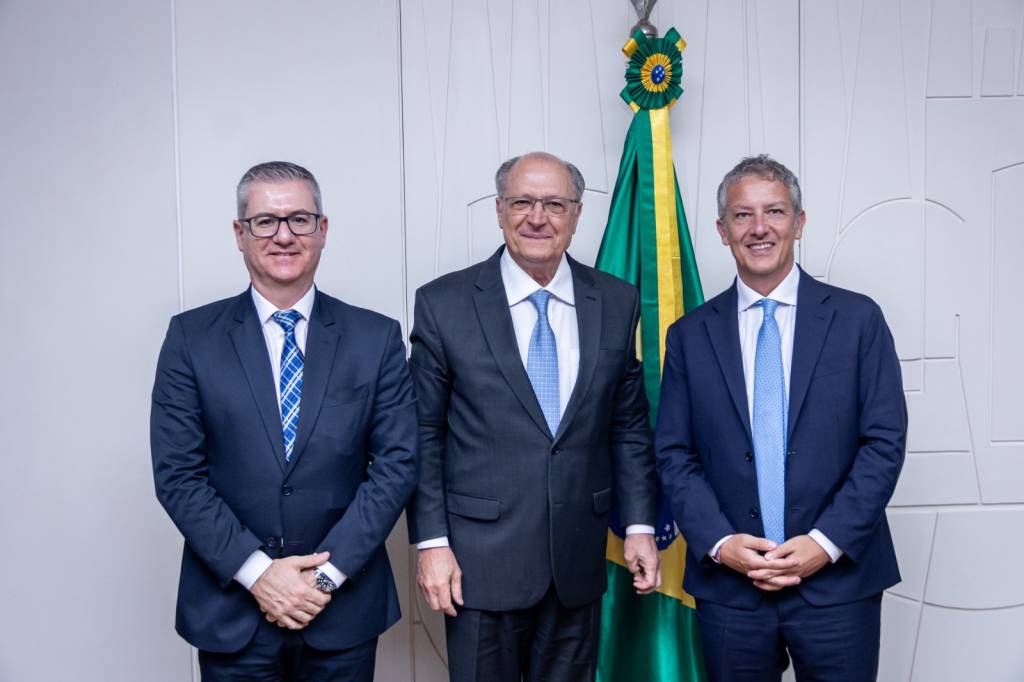 Alckmin encontra cúpula da Iveco para discutir futuro da mobilidade