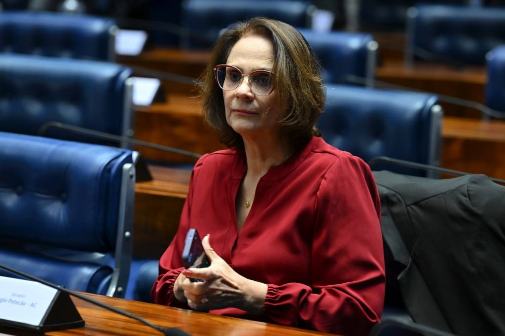 Damares explica por que quer visitar a possível cela de Bolsonaro na Papuda