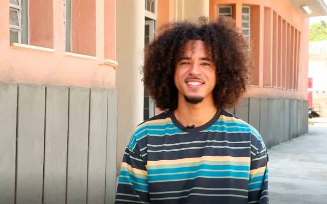 Foto do cantor e rapper L7NNON