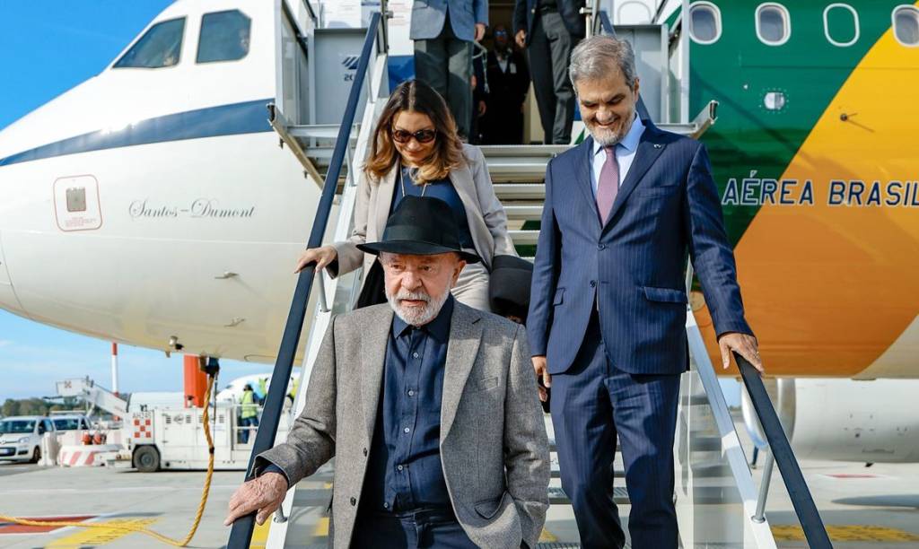 Lula chega a Roma para fórum sobre a fome e encontro com o papa Leão XIV