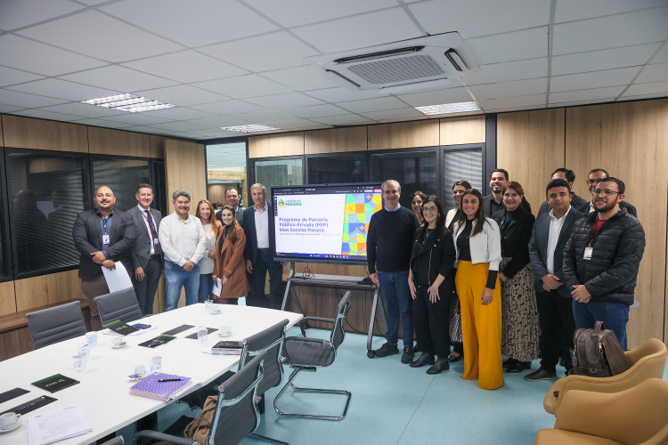 Projeto que prevê R$ 7,8 bilhões em 20 anos para educação avança no Paraná