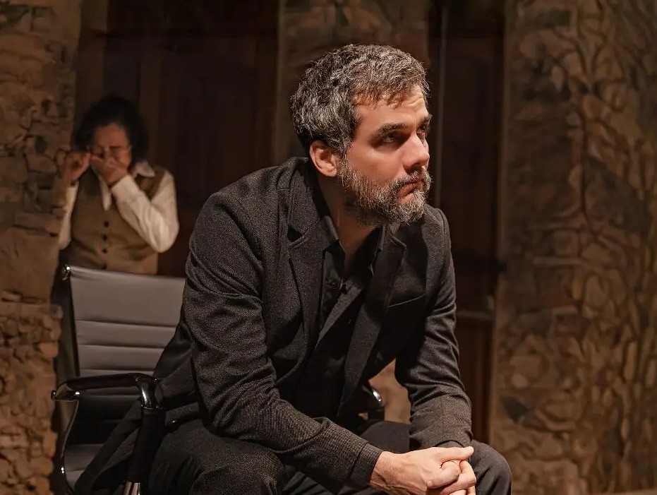 A confusão gerada por venda de ingresso para peça de Wagner Moura