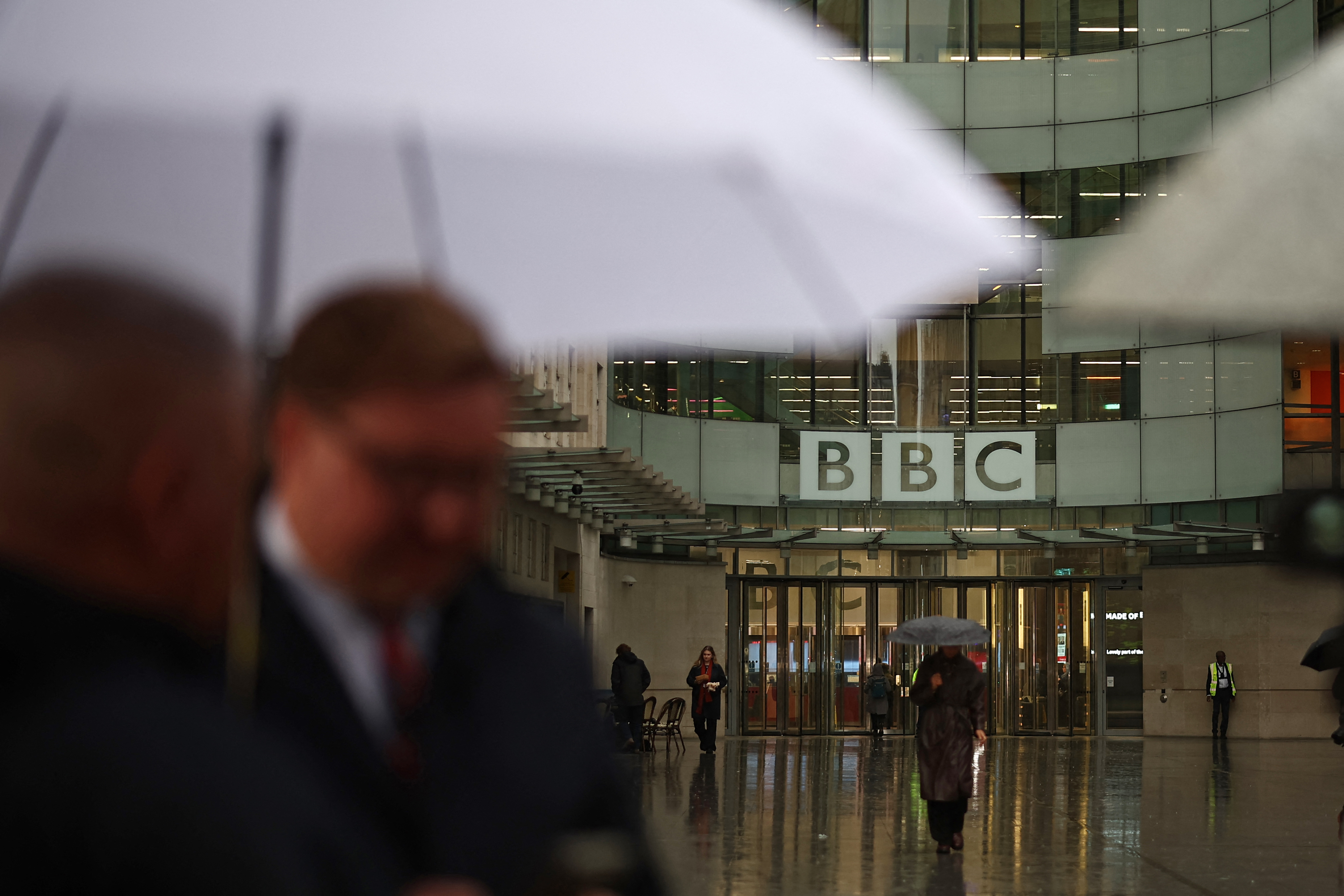 Trump ameaça processo bilionário contra BBC por fala editada sobre invasão ao Capitólio