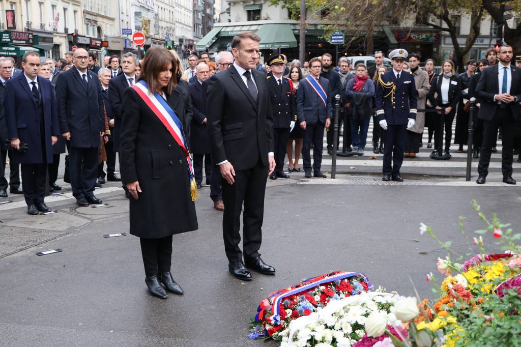 França homenageia vítimas do atentado do Estado Islâmico em Paris há 10 anos; relembre caso