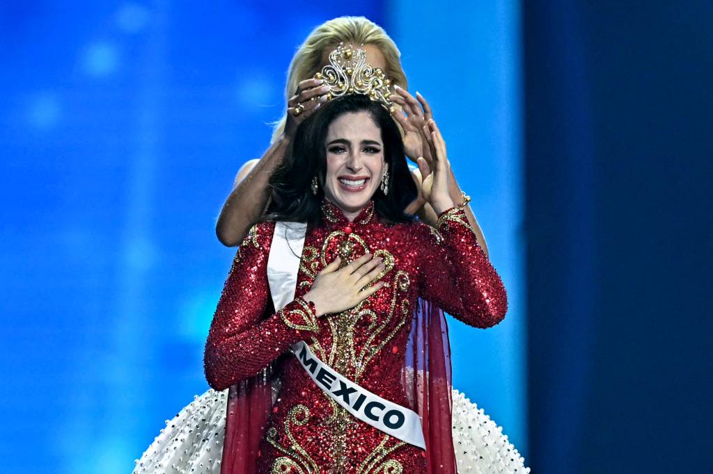 A reação de Miss Universo na TV após ser questionada sobre mentiras