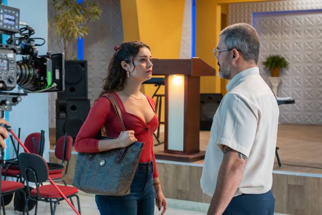 Sophie Charlotte e Juliano Cazarré durante gravação de 'Três Graças'