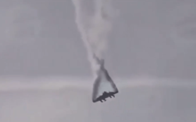 Avião militar cargueiro turco, do modelo C-130, despencou na Geórgia, perto da fronteira com o Azerbaijão. 11/11/2025 -