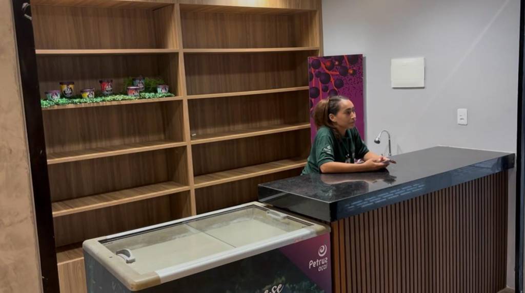 Comida acaba na COP30 e visitantes almoçam sorvete