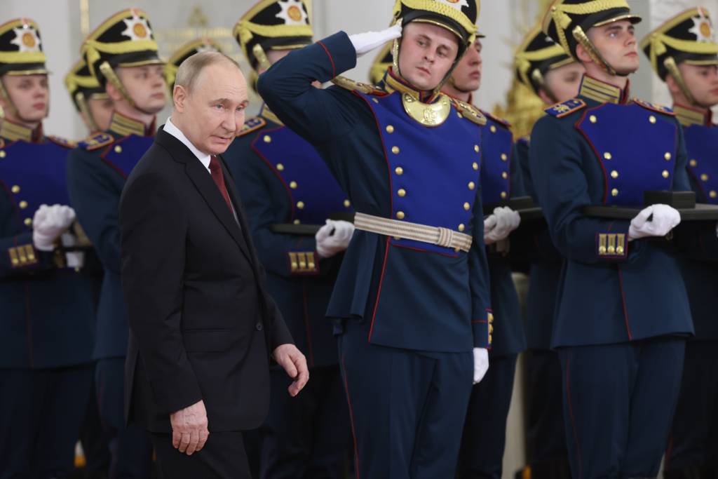 Paranoico e frustrado: Putin avança pouco na frente que viraria a guerra