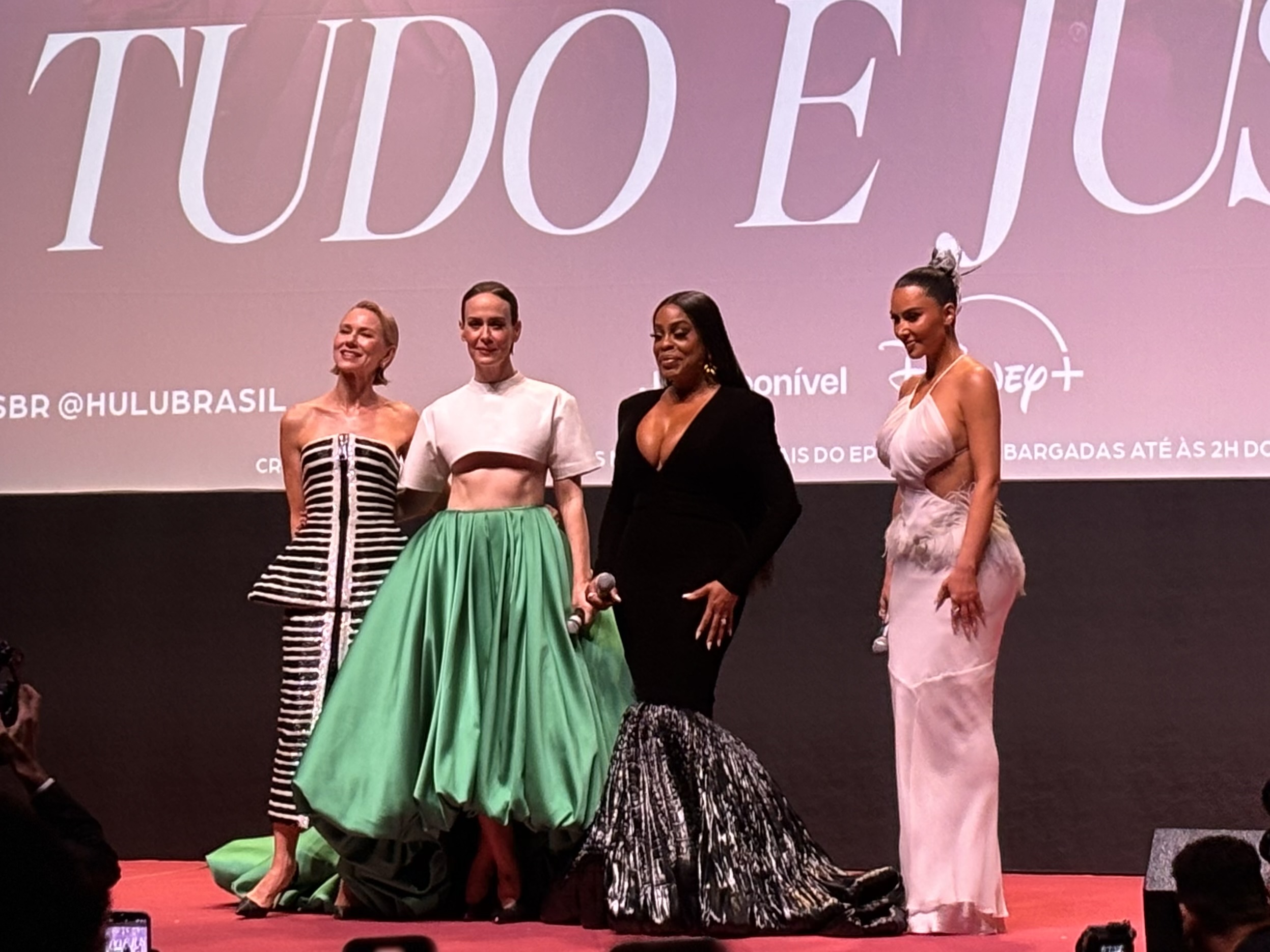 Kim Kardashian e elenco de ‘Tudo É Justo’ realizam première no Rio