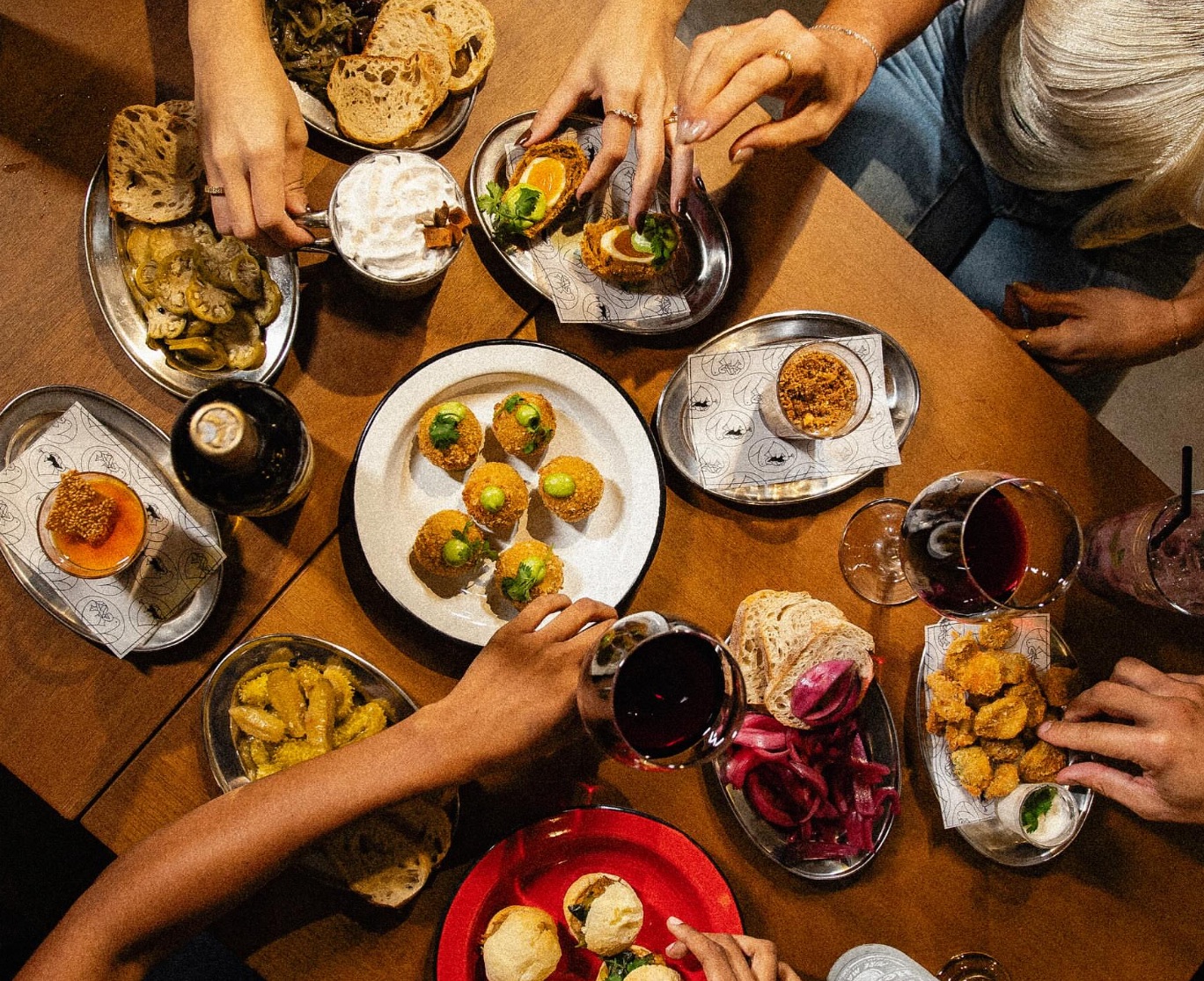 Patinho Feio: misto de bar e restaurante