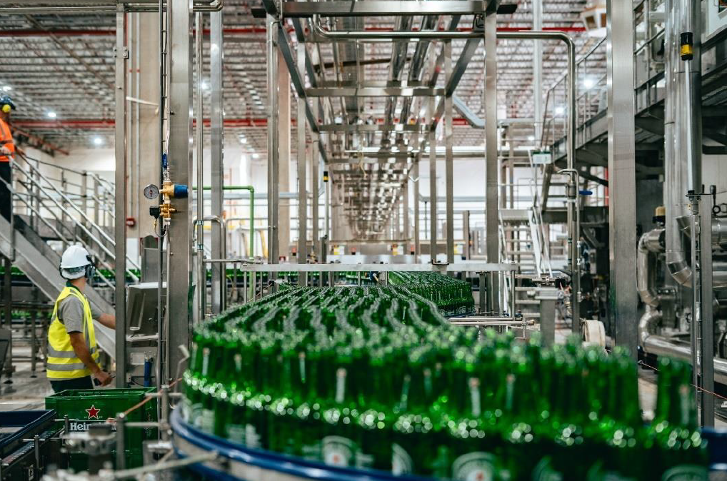 Linha de produção da Heineken em Passos (MG)