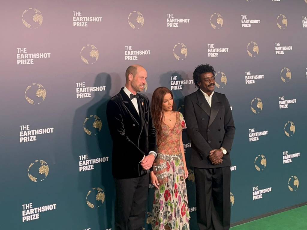 O clima amistoso do príncipe William com Seu Jorge e Anitta