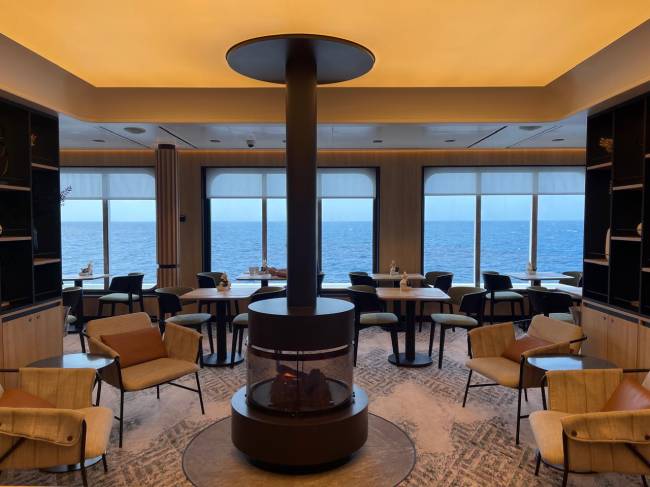 Conforto a toda prova: as cabines são amplas, contam com varanda privativa e toda a estrutura de um 