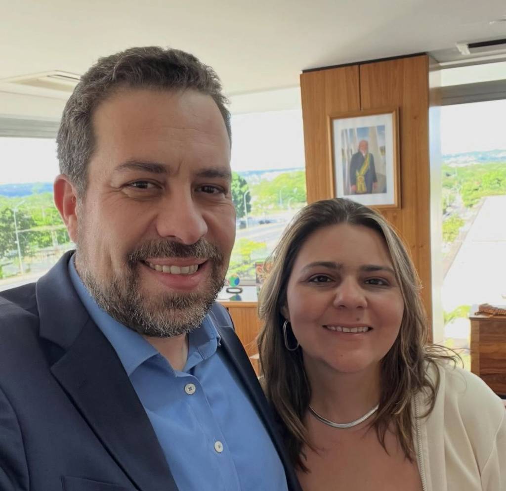 Com Boulos ministro, esposa ajusta redes já de olho em eleição