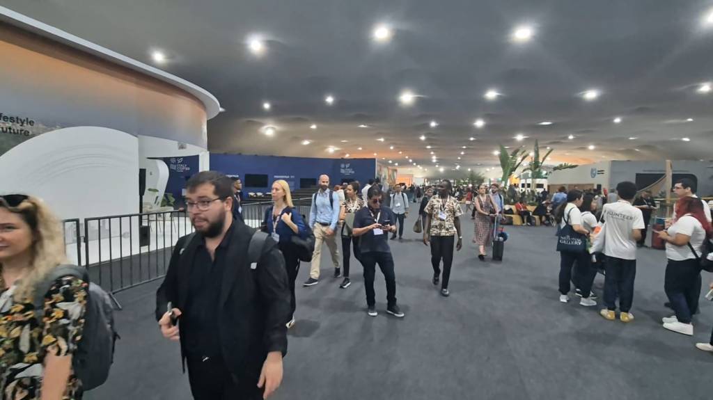 COP amanhece com isolamento de pavilhões e clima de ressaca