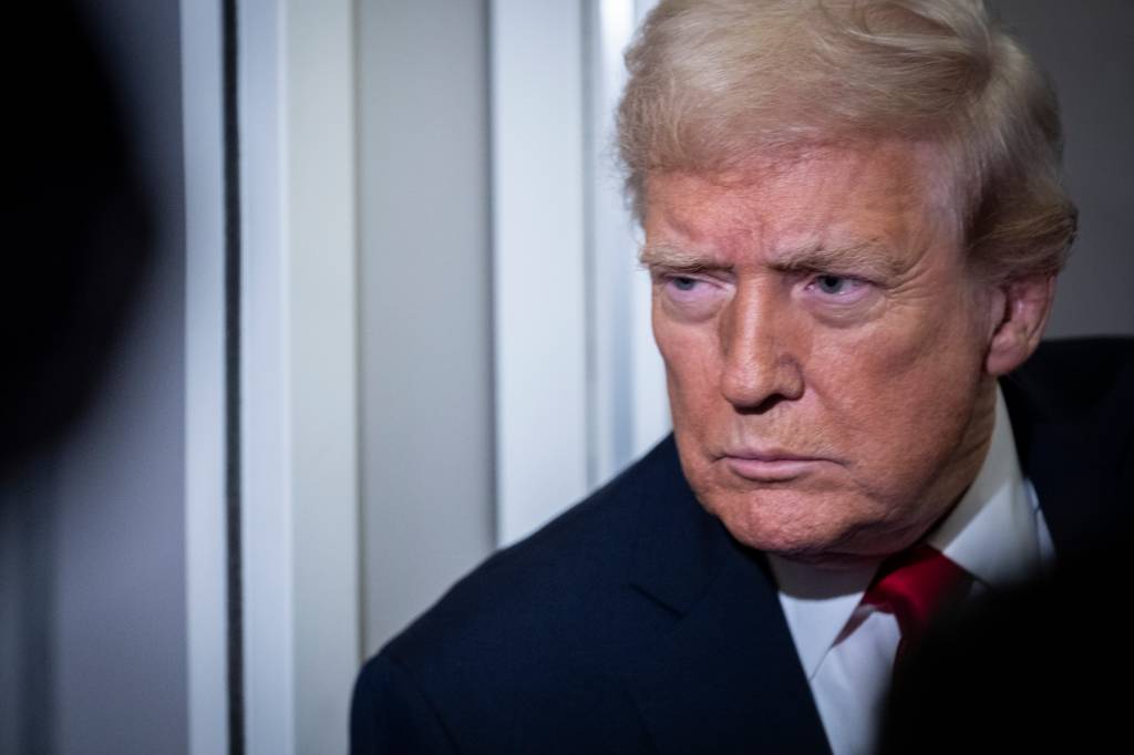 A hipocrisia de Trump na guerra ao narcotráfico após indulto ao ex-presidente de Honduras