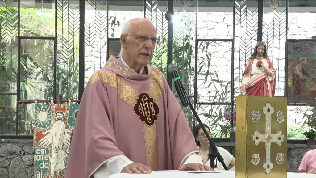 SP: após orientação de arcebispo, padre Julio Lancelotti suspende missas e posts em redes