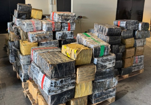 PF apreende fuzis e mais de 3,5 toneladas de maconha no Paraná