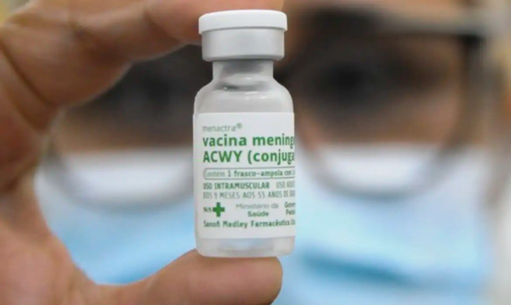 Projeto na Câmara inclui vacina contra meningite B no calendário nacional